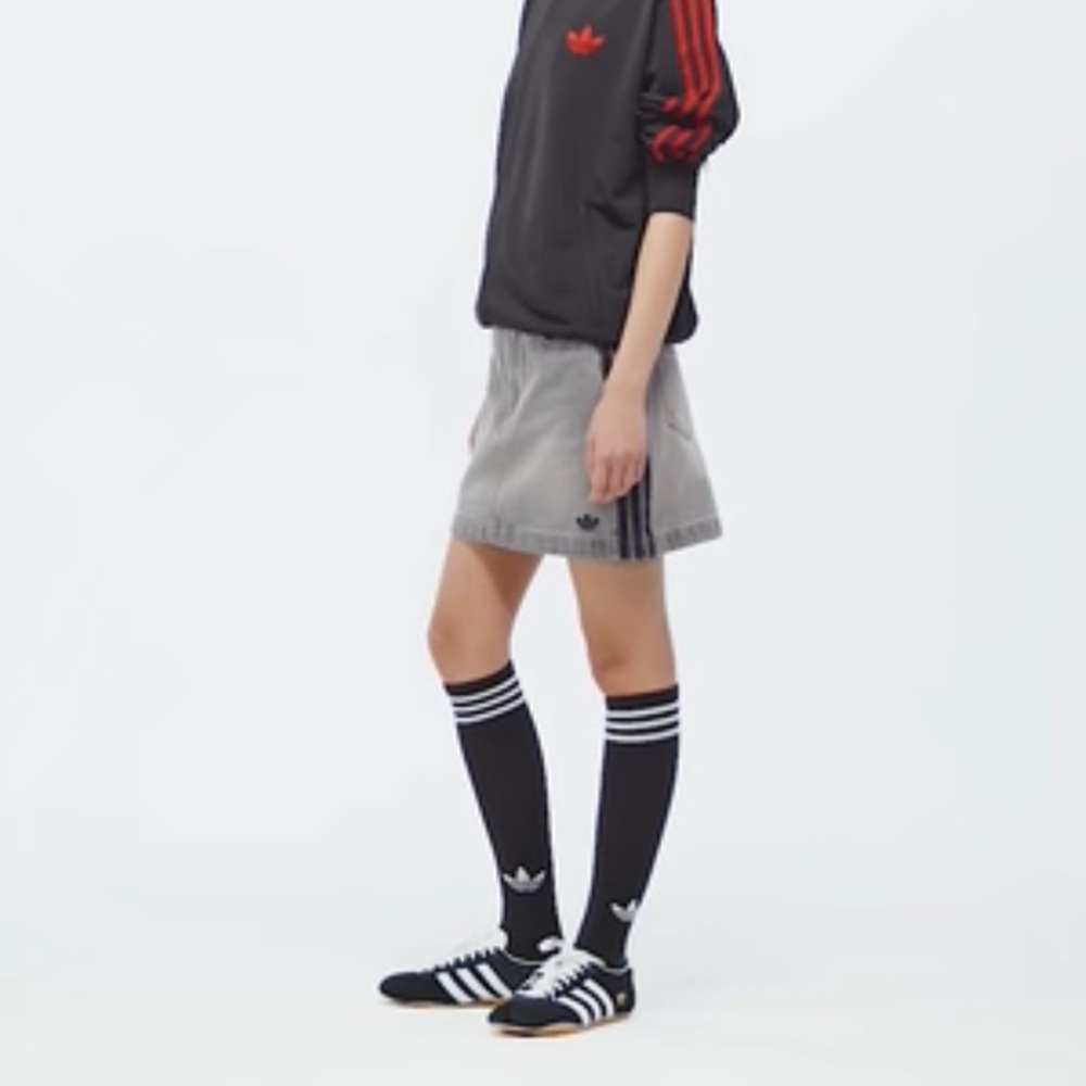 New adidas Adicolor 3-Stripes Denim Mini Skirt - Picture 3 of 12